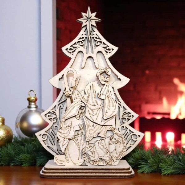 Gotowa, złożona anielska choinka 3D ze Świętą Rodziną, wykonana ze sklejki.