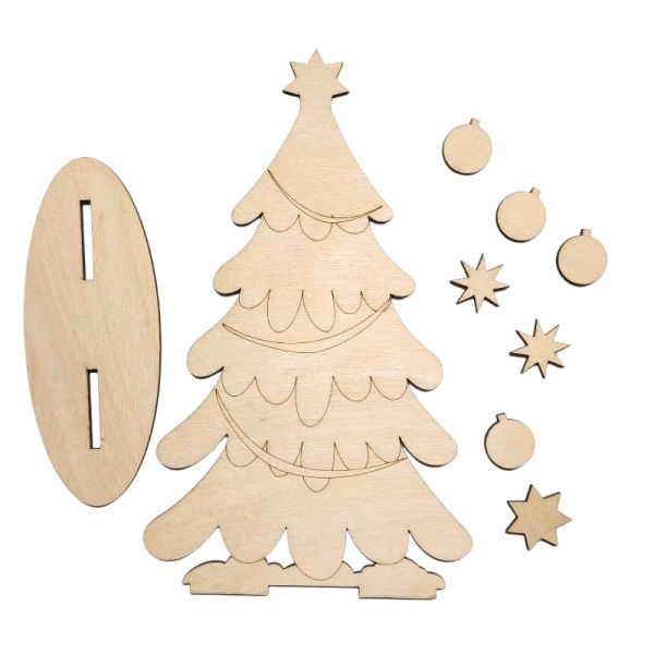 Wszystkie 9 elementów zestawu DIY: choinka ze sklejki, podstawka, 4 bombki i 3 gwiazdki.