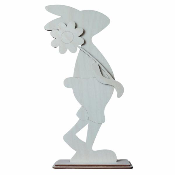 Drewniany zając wielkanocny z kwiatkiem