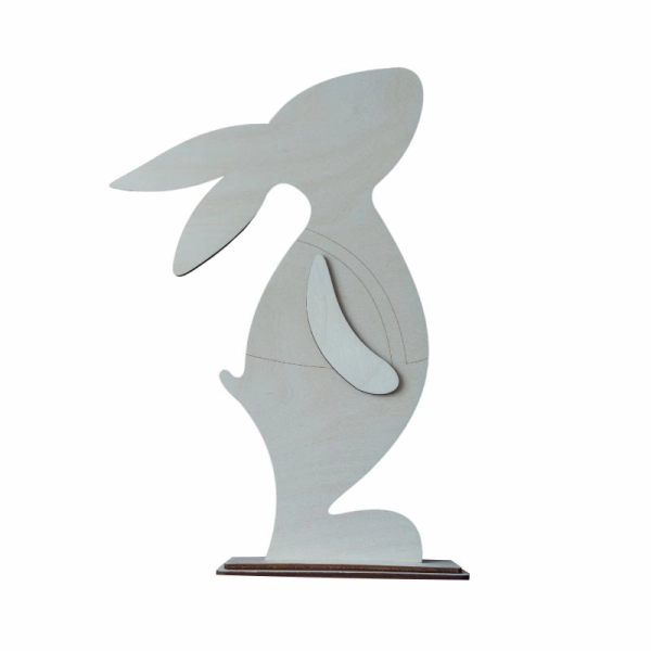 Drewniany zając z szelkami