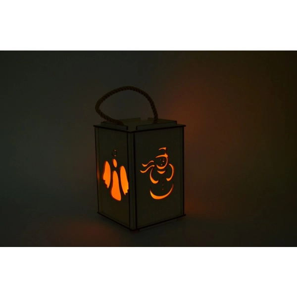 Drewniany lampion adwentowy ze świeczką LED nr 1
