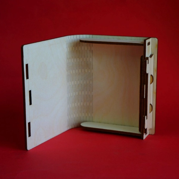 Drewniane pudełko zamykane średnie 