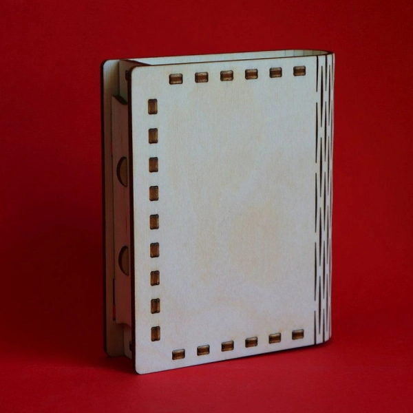 Drewniane pudełko zamykane średnie 