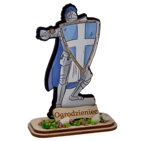 Drewniany rycerz na podstawce trzymający tarcze i miecz pamiątka regionalna zamek