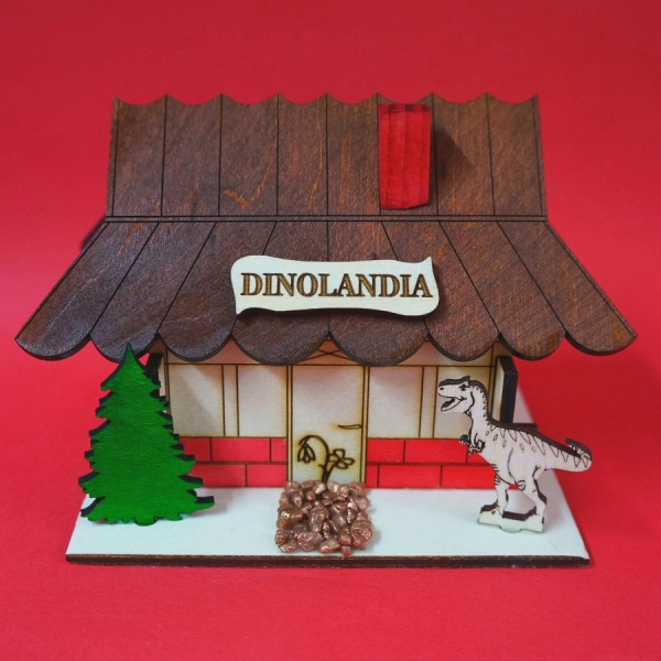 Drewniana skarbonka domek z dinozaurem