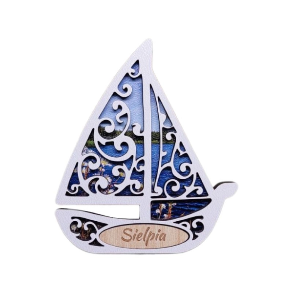 Drewniany magnes Żaglówka Ażur N1