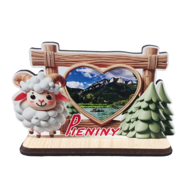 Drewniany Baran z widokiem na podstawce