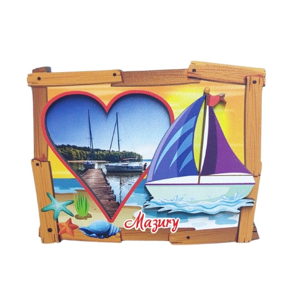 Drewniany magnes Ramka z wyciętym sercem- żaglówka