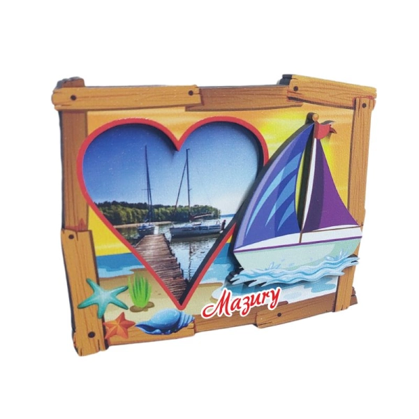 Drewniany magnes Ramka z wyciętym sercem- żaglówka