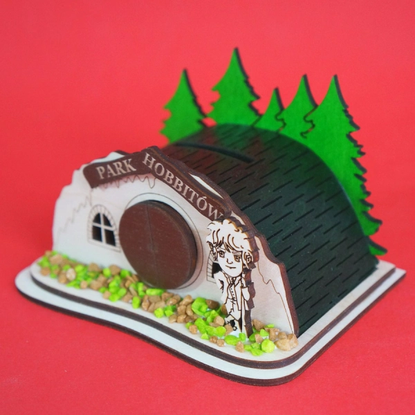 drewniany domek hobbita skarbonka