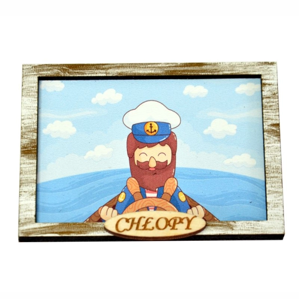 Marynarz na morzu stojący za sterami kutra