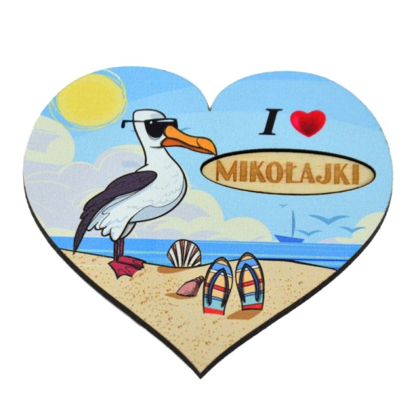 Magnes w kształcie serca z mewą na upalnej plarzy oraz napisem I love Mikołajki