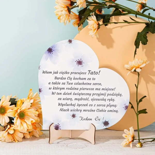 Serce z niebieskimi kwiatami i dedykacją dla Taty