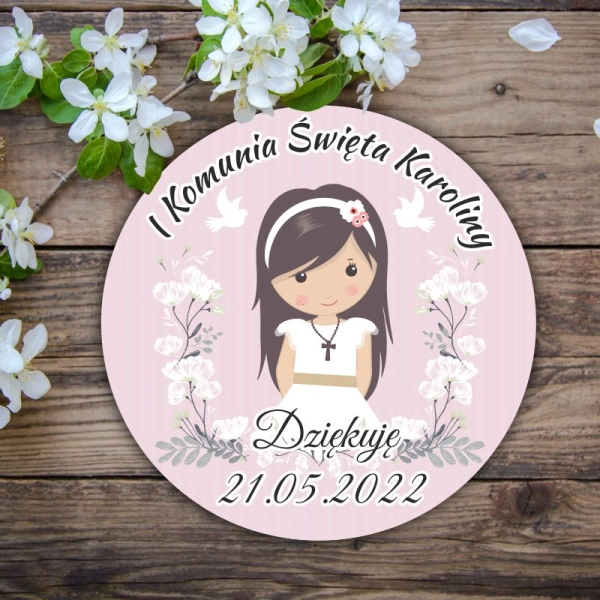 magnes komunijny z dziewczynka na rozowym tle