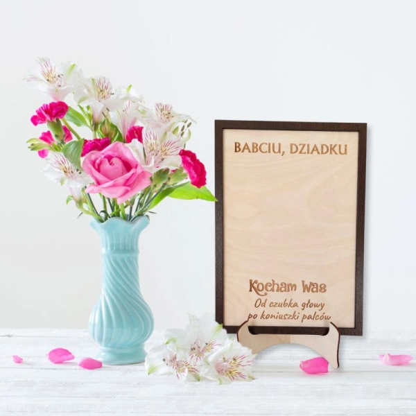 Prezent dla Babci i Dziadka- laurka z odbijaną dłonią